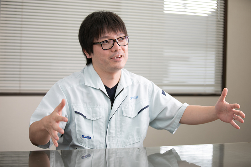 先輩社員の写真